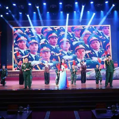 BÁO QĐND: TUYÊN TRUYỀN HÌNH ẢNH TUỔI TRẺ HỌC VIỆN HẬU CẦN TIÊN PHONG, QUYẾT THẮNG