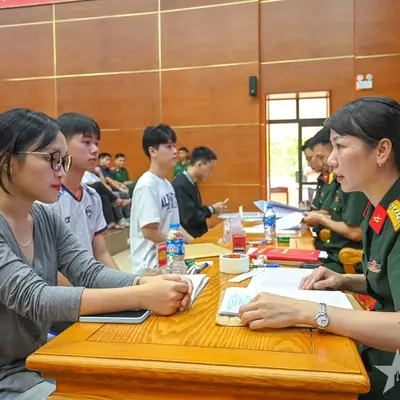HỌC VIỆN HẬU CẦN HƯỚNG DẪN HỌC VIÊN KHOÁ 33 - ĐÀO TẠO SĨ QUAN HẬU CẦN CẤP PHÂN ĐỘI TRÌNH ĐỘ ĐẠI HỌC CHUẨN BỊ THỦ TỤC NHẬP HỌC
