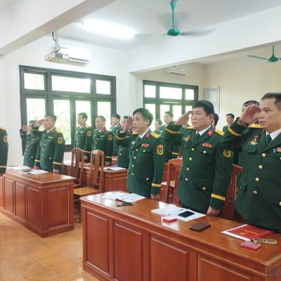 KHOA CÔNG TÁC ĐẢNG, CÔNG TÁC CHÍNH TRỊ TỔ CHỨC LỄ TRAO TẶNG HUY HIỆU 35 NĂM TUỔI ĐẢNG