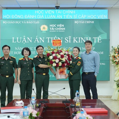 BẢO VỆ THÀNH CÔNG LUẬN ÁN TIẾN SĨ VỀ NĂNG LỰC TÀI CHÍNH CỦA DOANH NGHIỆP KẾT HỢP KINH TẾ VỚI QUỐC PHÒNG, AN NINH Ở VIỆT NAM