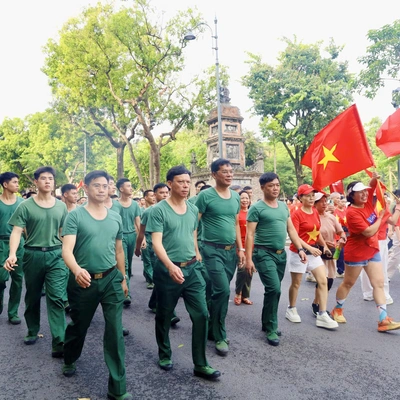 HỌC VIỆN HẬU CẦN THAM GIA HOẠT ĐỘNG ĐI BỘ “CÙNG VIỆT NAM TIẾN BƯỚC”