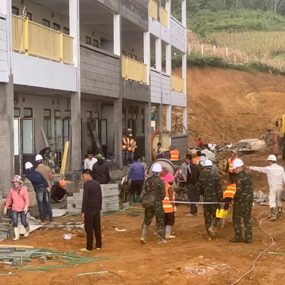 QUYẾT TÂM THI CÔNG KHÔNG NGHỈ LỄ ĐỂ NĂM HỌC MỚI ĐƯỢC TRỌN VẸN