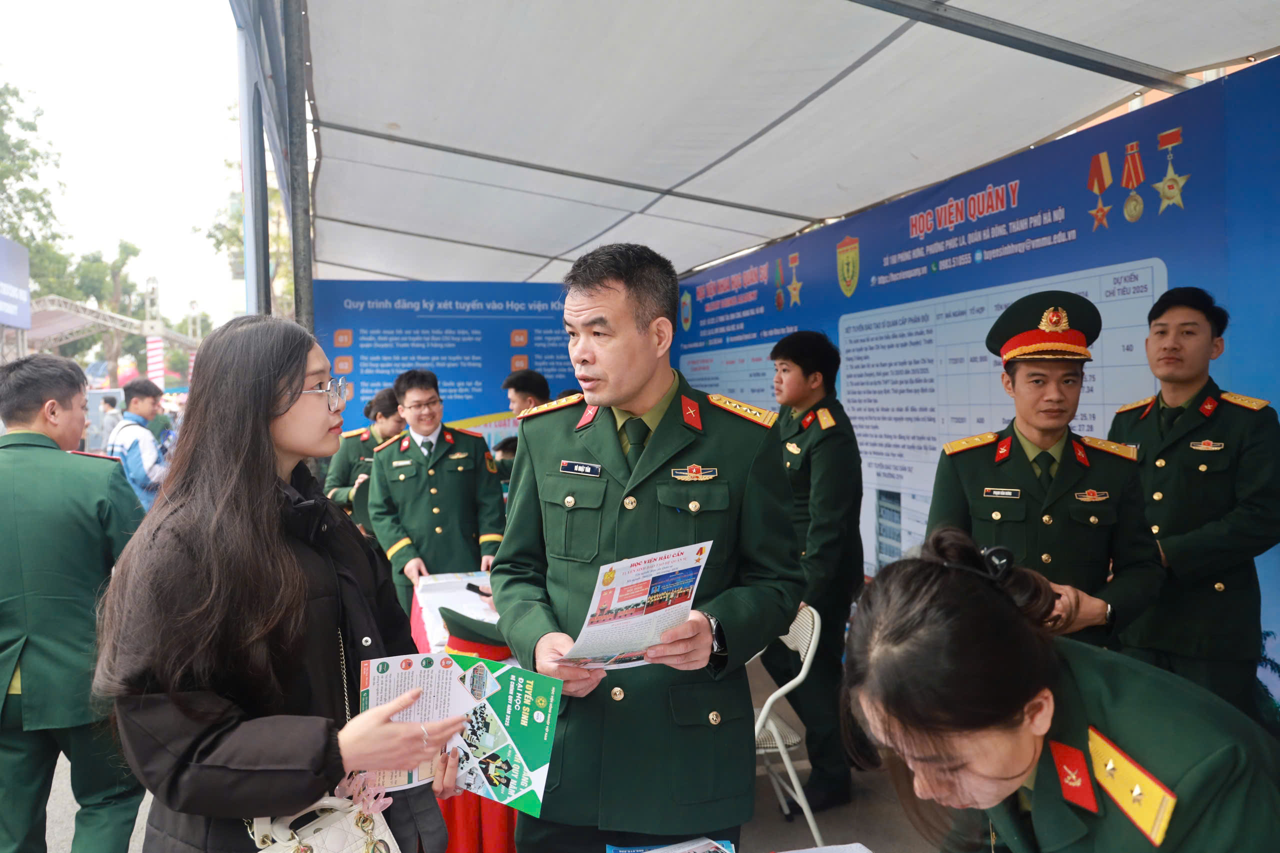 HỌC VIỆN HẬU CẦN THAM GIA NGÀY HỘI TƯ VẤN TUYỂN SINH, HƯỚNG NGHIỆP NĂM 2025