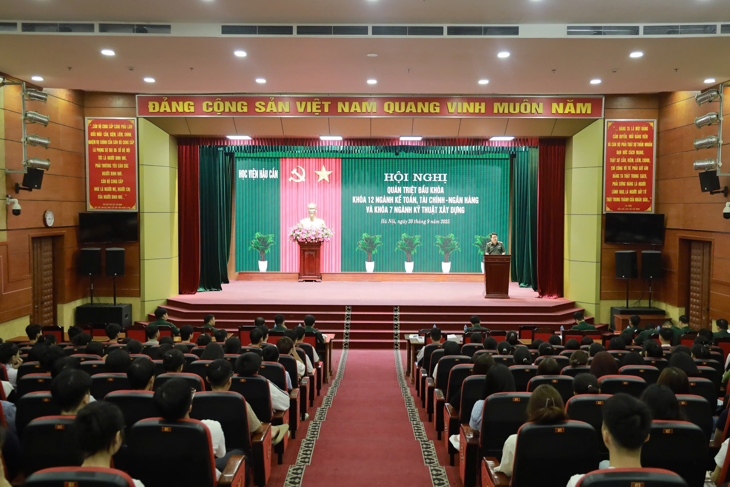 Quang cảnh hội nghị.