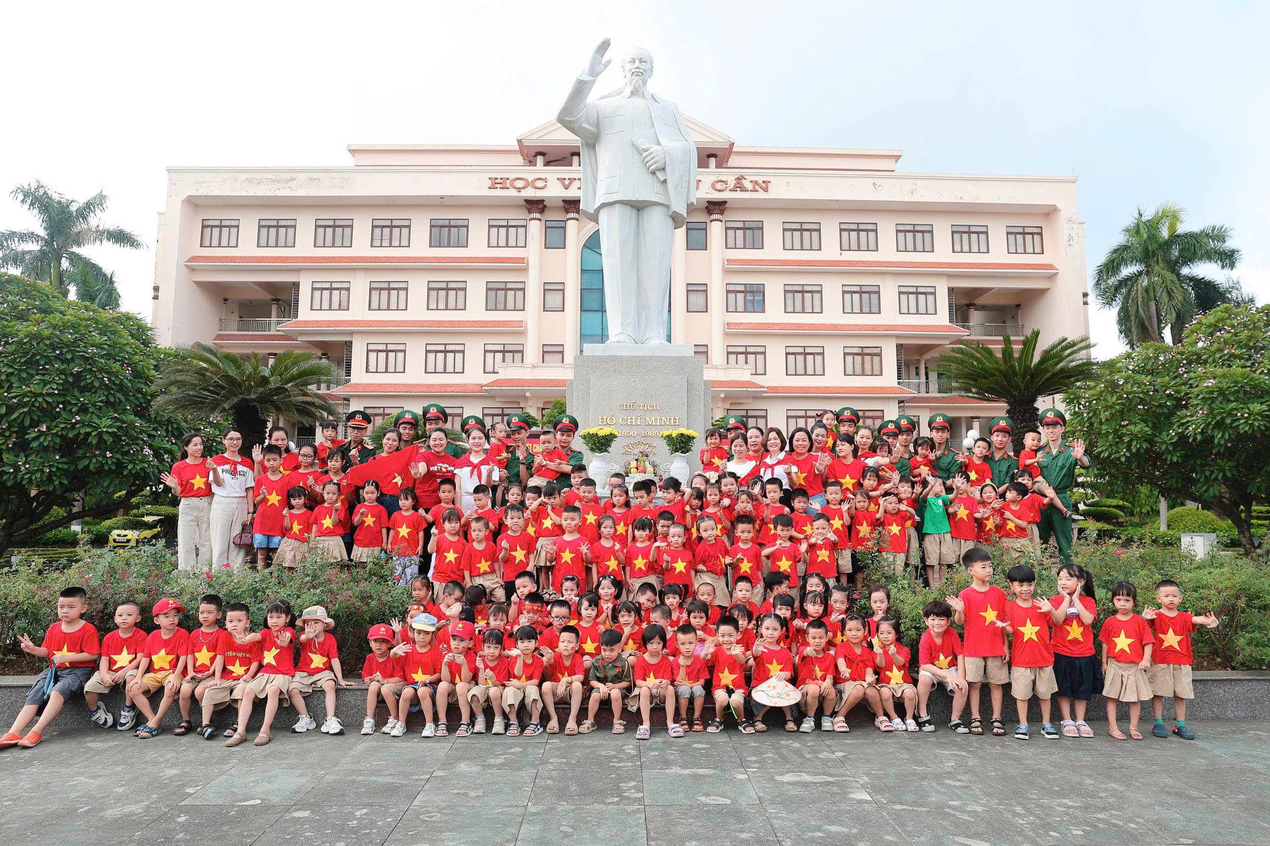 THAM QUAN, HỌC TẬP TRUYỀN THỐNG TẠI HỌC VIỆN HẬU CẦN