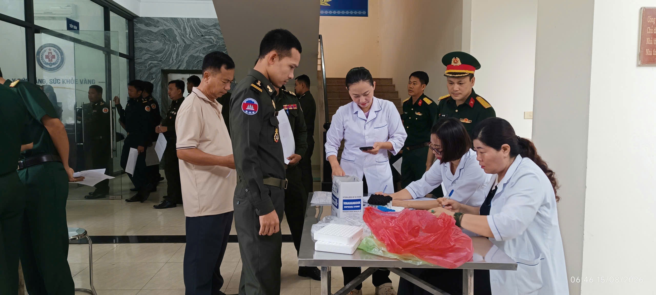 KHÁM SỨC ĐOÀN CÁN BỘ QUÂN ĐỘI HOÀNG GIA CAMPUCHIA TẬP HUẤN TẠI HỌC VIỆN