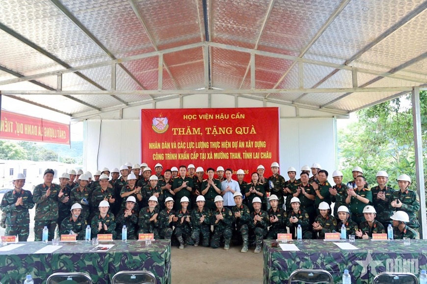 Hơn 10 ngày “gác sách bút lên đường”, một bài học lớn