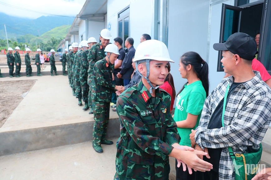 Hơn 10 ngày “gác sách bút lên đường”, một bài học lớn