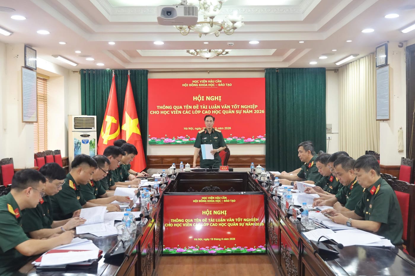 HỘI NGHỊ THÔNG QUA TÊN ĐỀ TÀI LUẬN VĂN TỐT NGHIỆP CHO HỌC VIÊN CÁC LỚP CAO HỌC