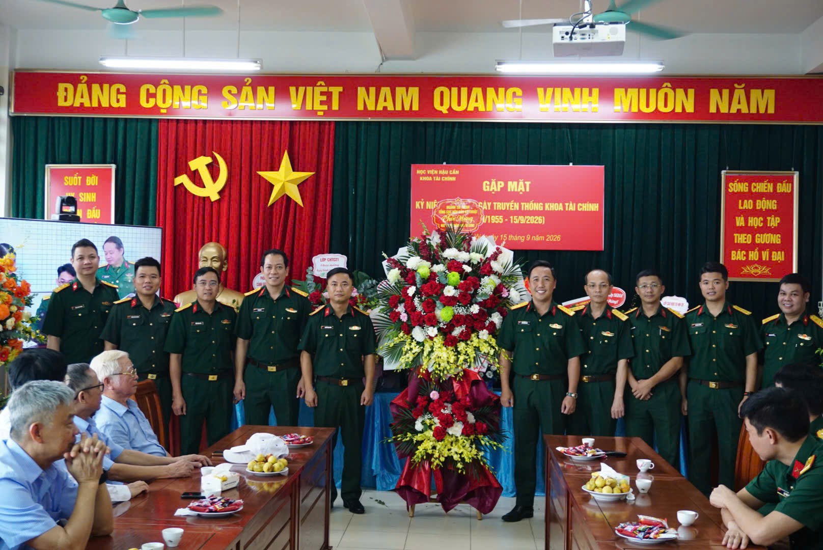 Khoa Tài chính tổ chức gặp mặt kỷ niệm 71 năm Ngày truyền thống Khoa (15/9/1955 – 15/9/2026)
