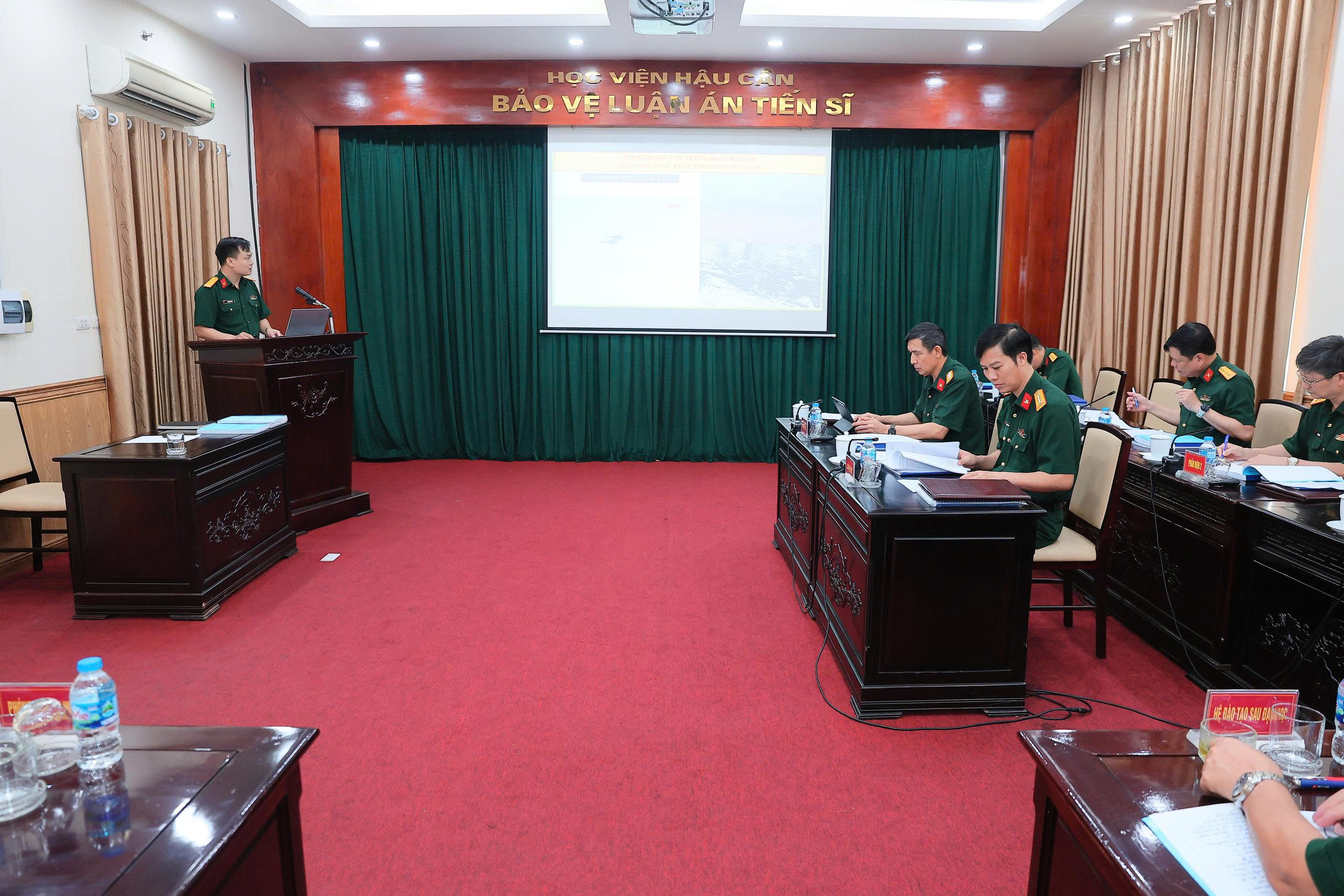 HỌC VIỆN HẬU CẦN TỔ CHỨC BẢO VỆ LUẬN ÁN CẤP CƠ SỞ CHO NGHIÊN CỨU SINH VŨ LƯƠNG SINH