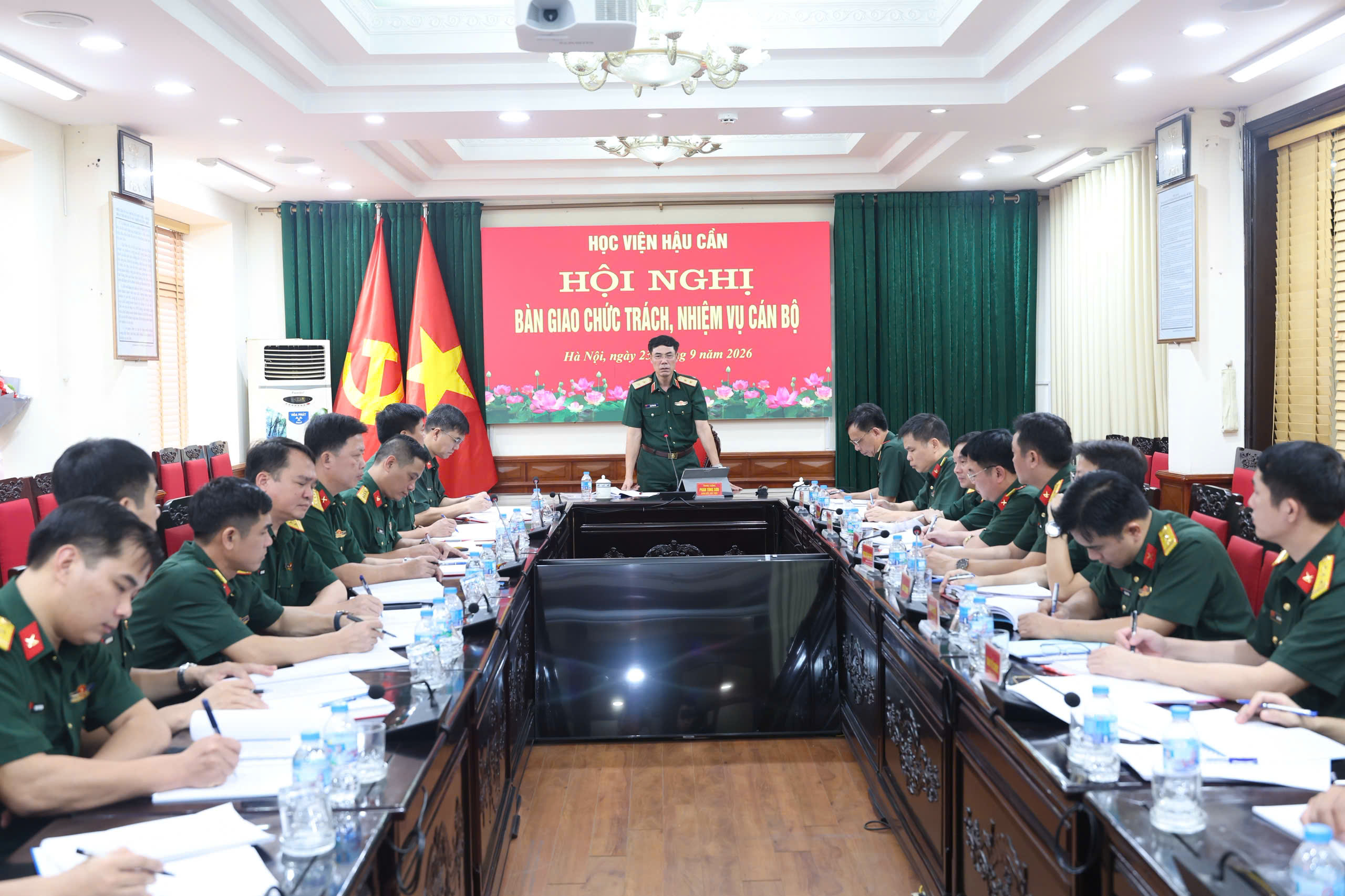 HỘI NGHỊ BÀN GIAO CHỨC TRÁCH, NHIỆM VỤ CHÁNH VĂN PHÒNG