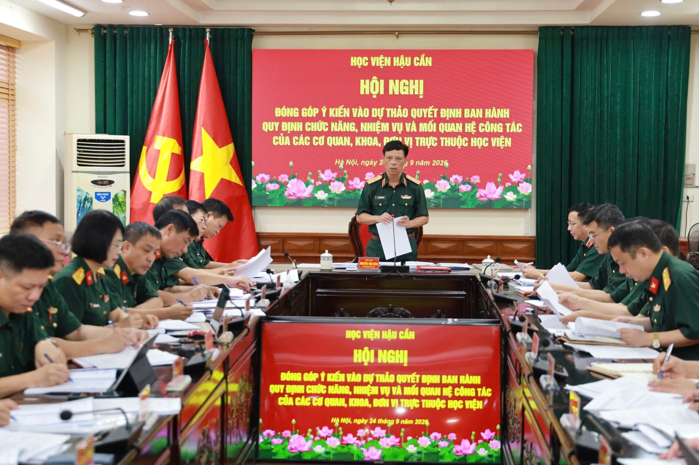 HỌC VIỆN HẬU CẦN TỔ CHỨC HỘI NGHỊ ĐÓNG GÓP Ý KIẾN VÀO DỰ THẢO QUY ĐỊNH CHỨC NĂNG, NHIỆM VỤ VÀ QUY CHẾ LÀM VIỆC CỦA HỌC VIỆN