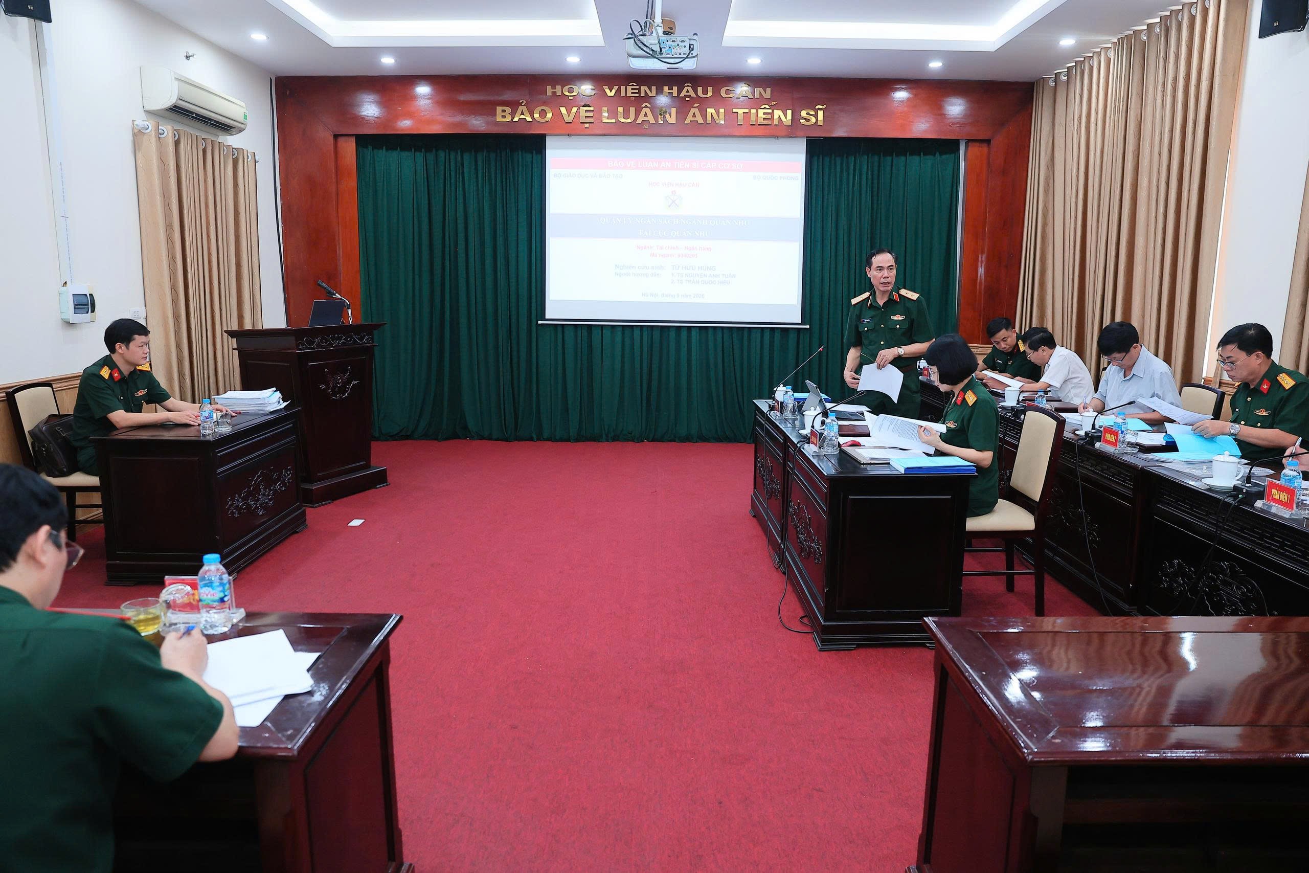 HỌC VIỆN HẬU CẦN TỔ CHỨC BẢO VỆ LUẬN ÁN CẤP CƠ SỞ CHO NGHIÊN CỨU SINH TỪ HỮU HÙNG